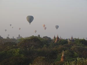 Amanecer sobre Bagan