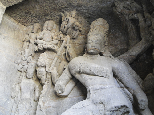 Figuras dañadas en Elefanta