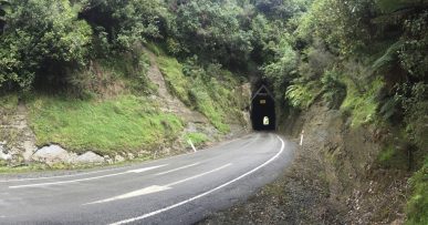 Carretera del mundo olvidado en Nueva Zelanda